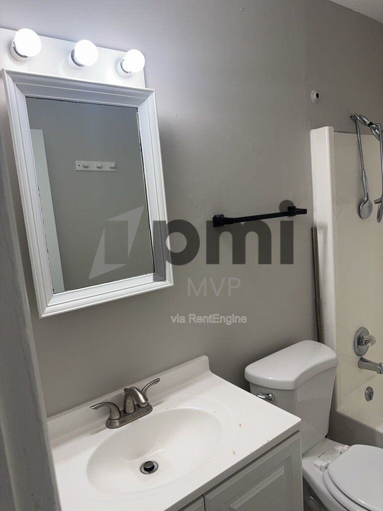 822 Whitethorne Ave Unit D (Columbus) 2beds, 1bath property image