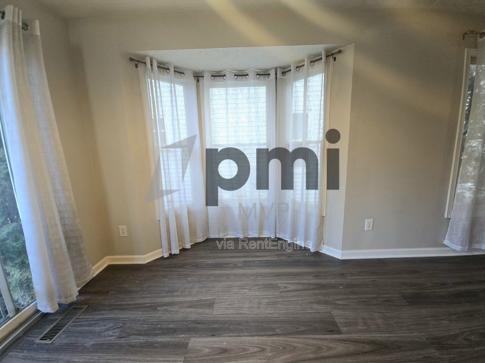 8620 Olenbrook Drive (Lewis Center) 3 bed 2.5 bath property image